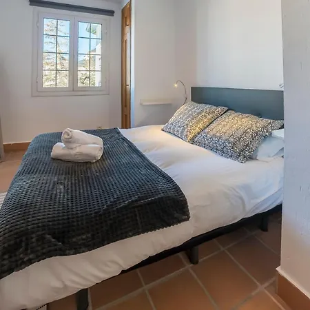 Apartment Bed And Snow *