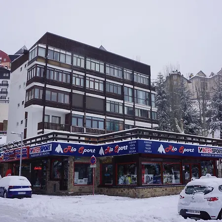 Bed And Snow Apartment